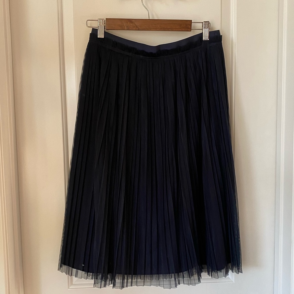 Beautiful, navy blue pleated tulle midi skirt by Banana Republic